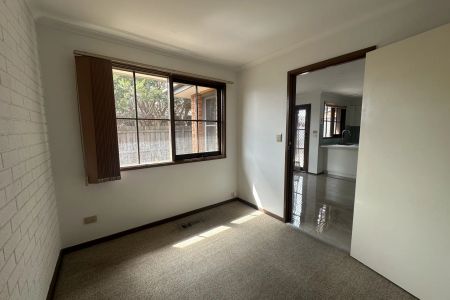 Low maintenance family home - Photo 5