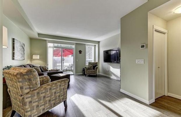 3 bed/2.5 bath Townhouse in Glenmore - Photo 1