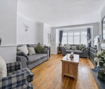 3 bedroom semi-detached house to rent - Photo 3