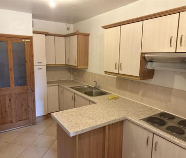 4 bedroom semi-detached house to rent - Photo 6