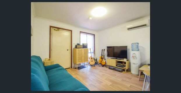 Refurbished 1 bedroom apartment - Photo 1