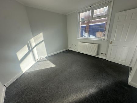 3 bedroom House To Let - Photo 4