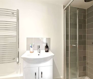 A spacious two bedroom apartment set over two floors and only 0.2 m... - Photo 4