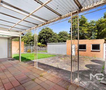 Three bedroom spacious home - Photo 5