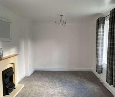 Circular Drive, Renishaw, S21 - Photo 3