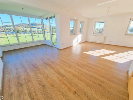 Neuwertige 2-Zimmer-Wohnung mit traumhaftem Seeblick & Seezugang in Seeham - Photo 1