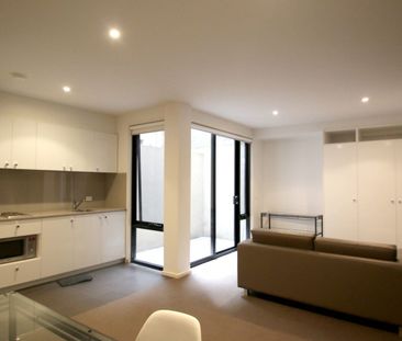 Stunning studio, in a distinctive block. - Photo 5