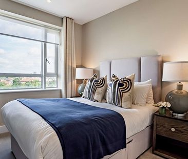 Luxurious two-bed, two-bath apartment in Canary Wharf, London E14 - Photo 5