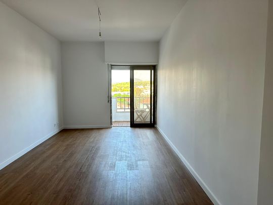 Apartamento T2 totalmente remodelado na Alapraia em S. João do Estoril - Photo 1