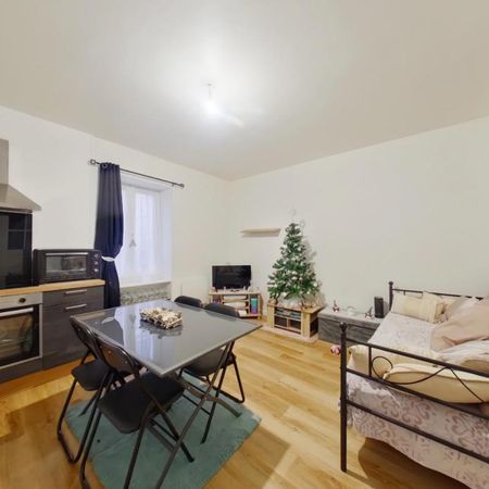 Location Appartement 1 pièce 27m² LA ROCHE POSAY 86270 - Photo 4