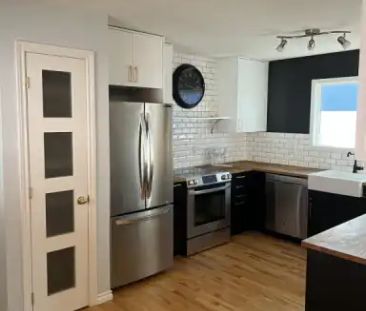 BEAUTIFUL MAIN FLOOR AVAILABLE | 2031 51 Avenue Southwest, Calgary - Photo 1