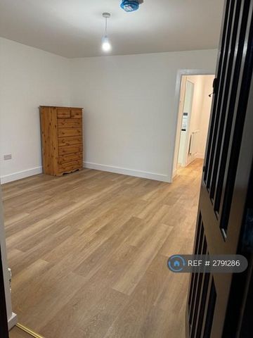 3 bedroom maisonette to rent - Photo 4