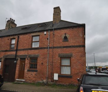 4 bed Terraced - To Let - Photo 3