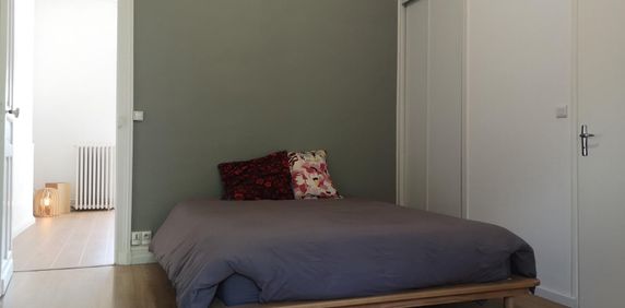 Appt 1er étage dans immeuble centre ville avec cuisine équipée, salon séjour, chambre salle de bains - Photo 2