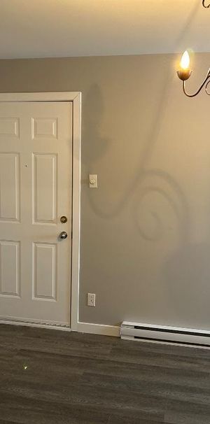 Logement 4 1/2 Fraîchement remis à neuf à louer. - Photo 1