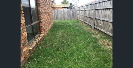 Spacious 2 bedroom unit - Photo 4