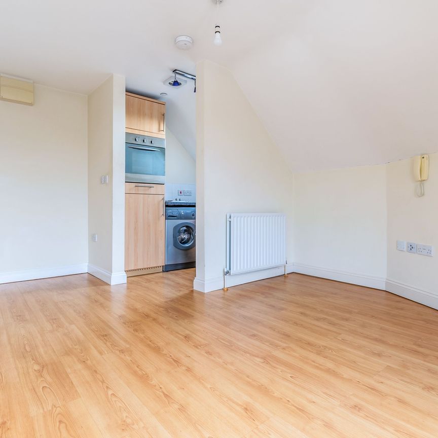 studio to rent Home Farm House, 46 Springfield Road, Horsham, West Sussex, RH12 - Photo 1