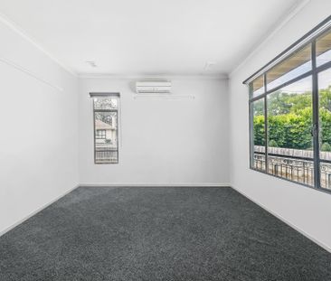 Comfort, Character & Convenience – Your New Home in Preston! - Photo 2