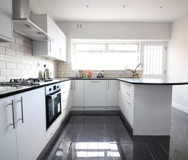 Hanson Gardens, Southall - Photo 6