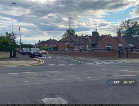 3 bedroom semi-detached house to rent - Photo 5