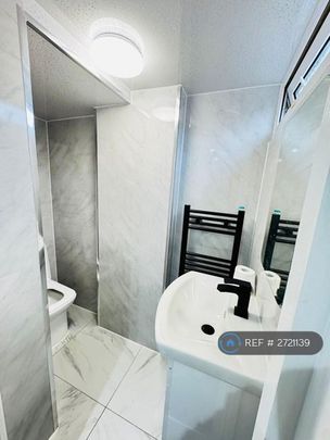 3 bedroom end of terrace house to rent - Photo 1