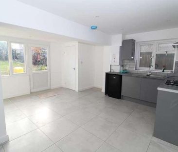 Crestway, Chatham, ME5 - Photo 5