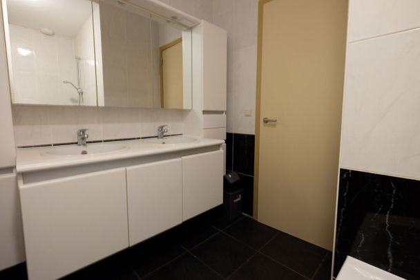 Leuk één slaapkamerappartement met autostaanplaats te huur - Photo 1