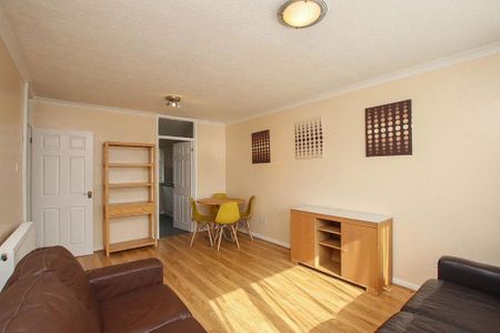 2 bedroom maisonette to rent - Photo 2