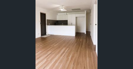 Full Renovated Duplex Walking distance to Griffith University and Hospital - Photo 3