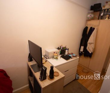 6 bedroom detached house to rent - Photo 4