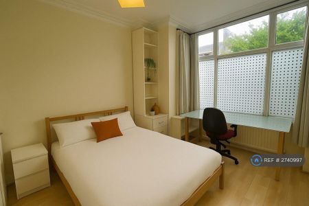 4 bedroom terraced house to rent - Photo 4