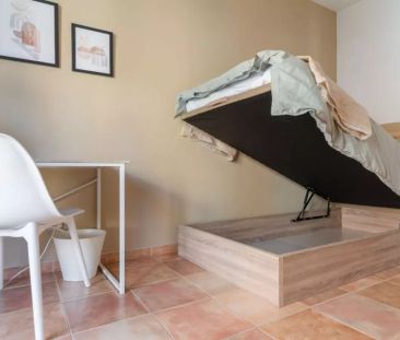 Room in a shared 9-bedroom apartment for rent in Bellas Vistas - Photo 5