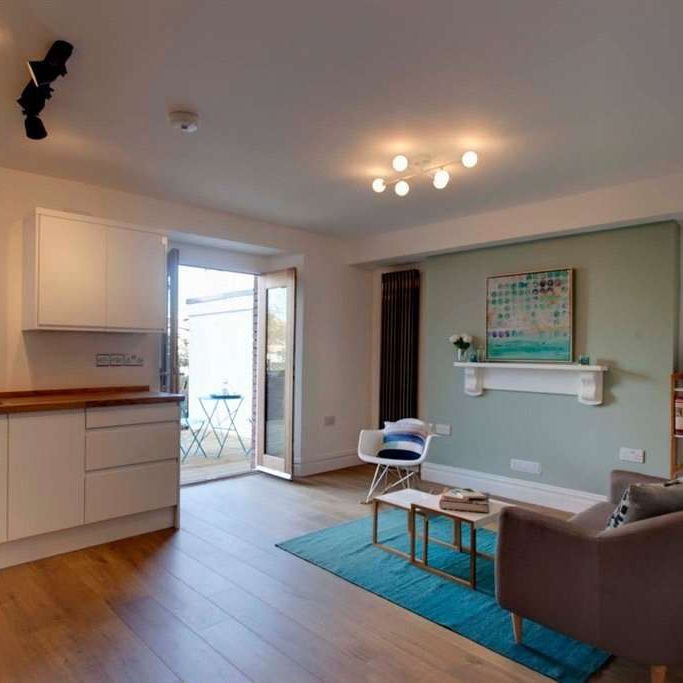 Exceptional Large One-Bedroom Apartment with Rare Private Garden  Clifton - Photo 1