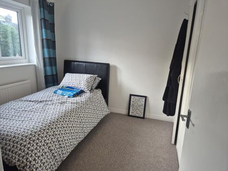 3 bedroom semi-detached house to rent - Photo 3
