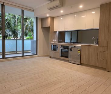 Modern 1 bedroom unit on 6th floor building b - Photo 3