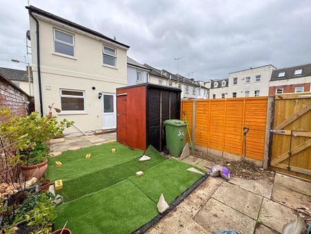 2 bedroom end of terrace house to rent - Photo 4