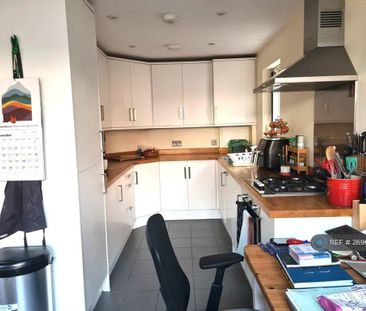 2 bedroom semi-detached house to rent - Photo 4