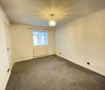 3 bedroom Detached House to let - Photo 3