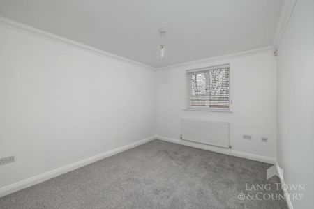 Austin Crescent, Crownhill, Plymouth - Photo 3