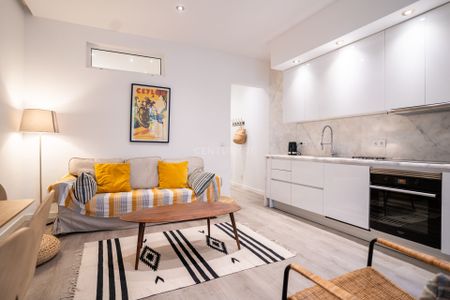 Apartamento T2 com Logradouro e muita luz e charme, no coração de Lisboa - Photo 4