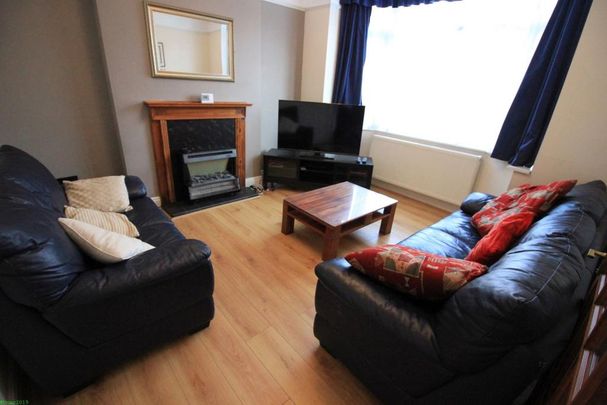 4 bedroom semi-detached house to rent - Photo 1
