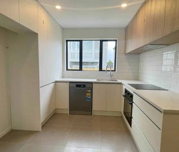 Spacious 4-Bedroom Family Home in Prime Location - Photo 1