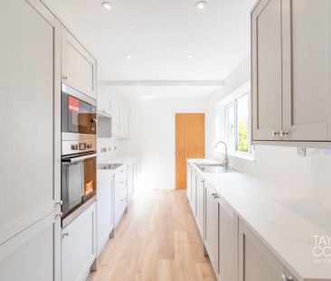 4 bedroom end of terrace house to rent - Photo 6