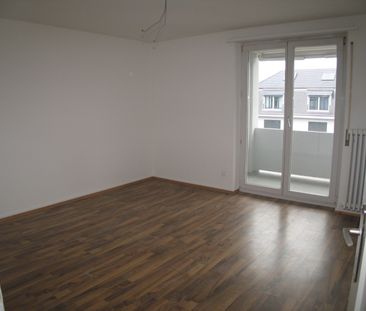 Charmante 4-Zimmer-Wohnung mit Balkon in Allschwil frisch renoviert - Photo 1