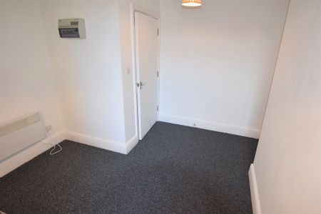 To Let 1 Bed Ground Floor Flat - Photo 3