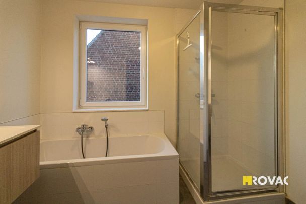 Halfopen nieuwbouwwoning met carport en tuin - Photo 1