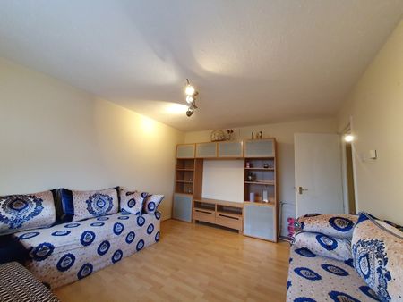 2 Bed Flat, Lupin Crescent, IG1 - Photo 2
