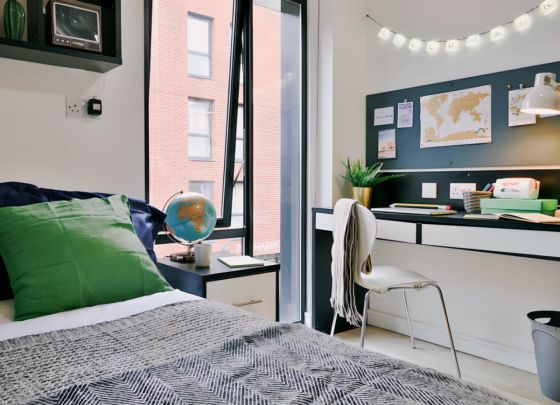 Classic 3 Bed Apartment - Photo 1