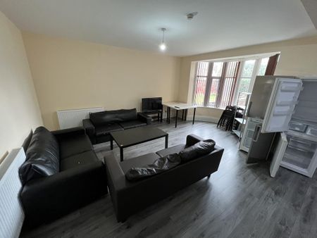 8 bedroom semi-detached house to rent - Photo 2