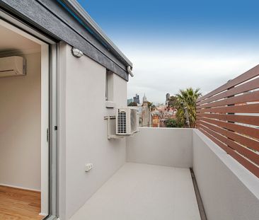 One Bedroom Apartment in The Heart of Carlton! - Photo 2